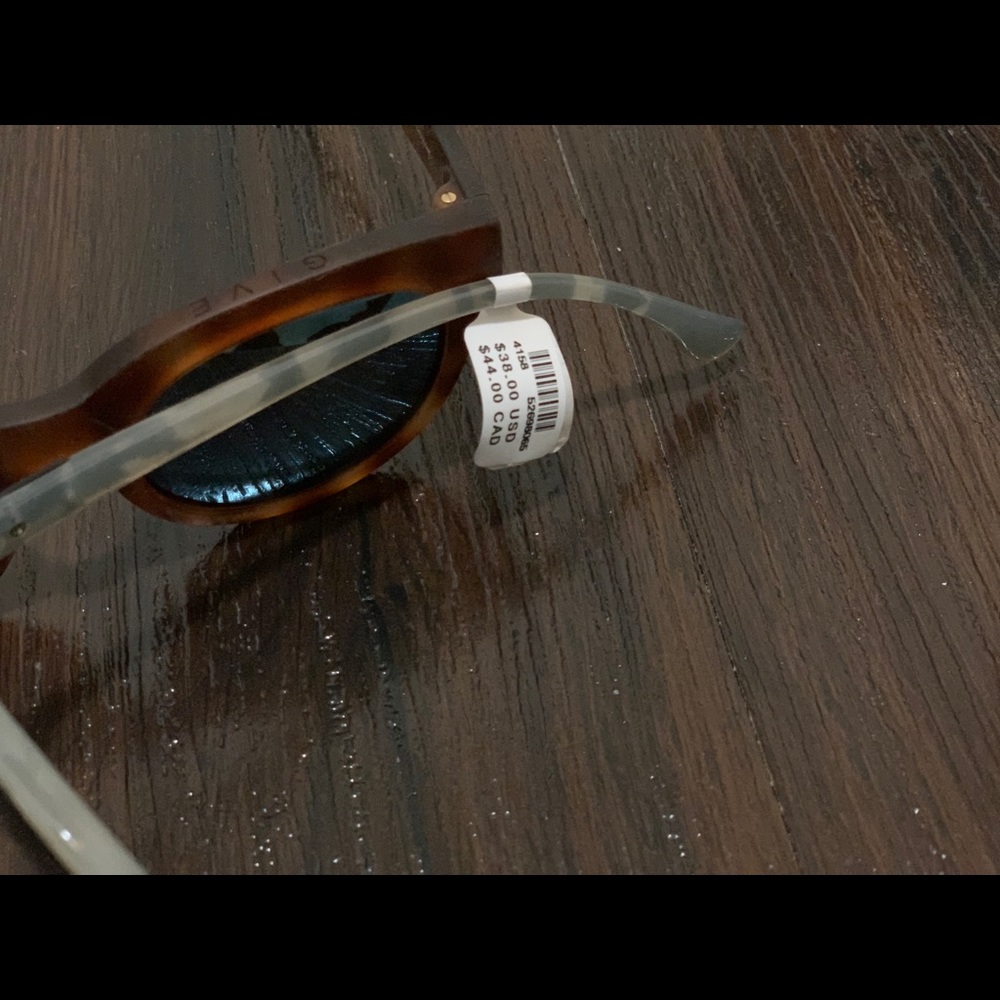 Sunglasses Bundle - image 6